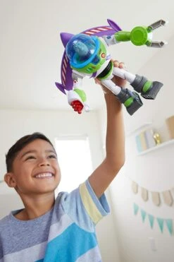 Disney / Pixar Figurine Buzz L'Éclair Super Armure - 17 Cm -Monde Jouet Pas Cher Magasin figurine buzz l eclair super armure 17 cm ref TG1661 7