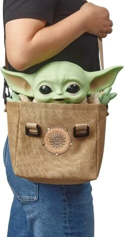 STAR WARS Figurine Peluche Grogu Sonore Avec Sacoche -Monde Jouet Pas Cher Magasin figurine peluche grogu sonore avec sacoche ref TG2412 1