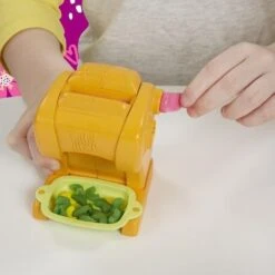 Hasbro Poupée "Baby Alive Bébé Régal De Pâtes" - Brune -Monde Jouet Pas Cher Magasin poupee interactive baby alive bebe regal de pates brune ref TG1638 1