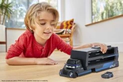 Disney / Pixar Transporteur Jackson Storm Avec Une Mini Voiture Cars -Monde Jouet Pas Cher Magasin transporteur jackson storm avec une mini voiture cars ref TG2585 6