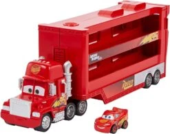 Disney / Pixar Transporteur Mack Avec Mini Voiture Flash McQueen Cars