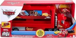 Disney / Pixar Transporteur Mack Avec Mini Voiture Flash McQueen Cars -Monde Jouet Pas Cher Magasin transporteur mack avec mini voiture flash mcqueen cars ref TG2586 3